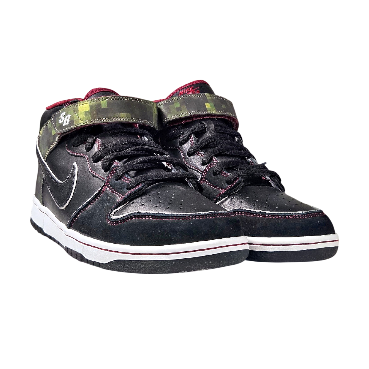 Chaussures Nike SB Dunk Mid Nitraid