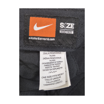 Casquette Nike noire swoosh argenté